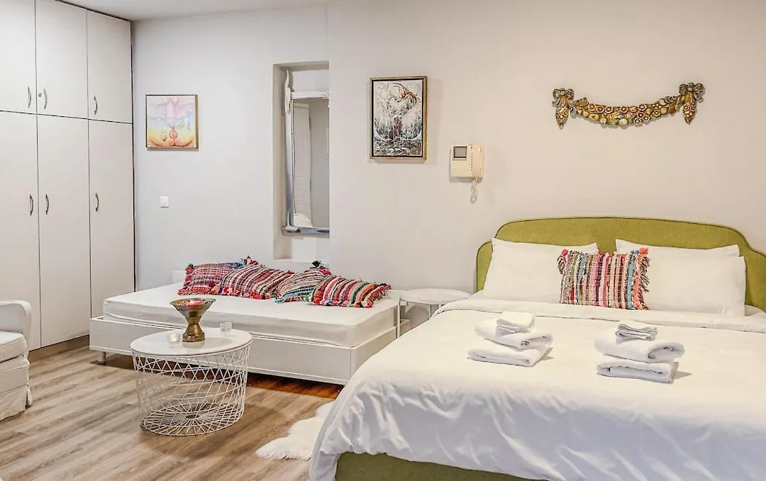 Cozy, Day-Light Studio By The Mall-1